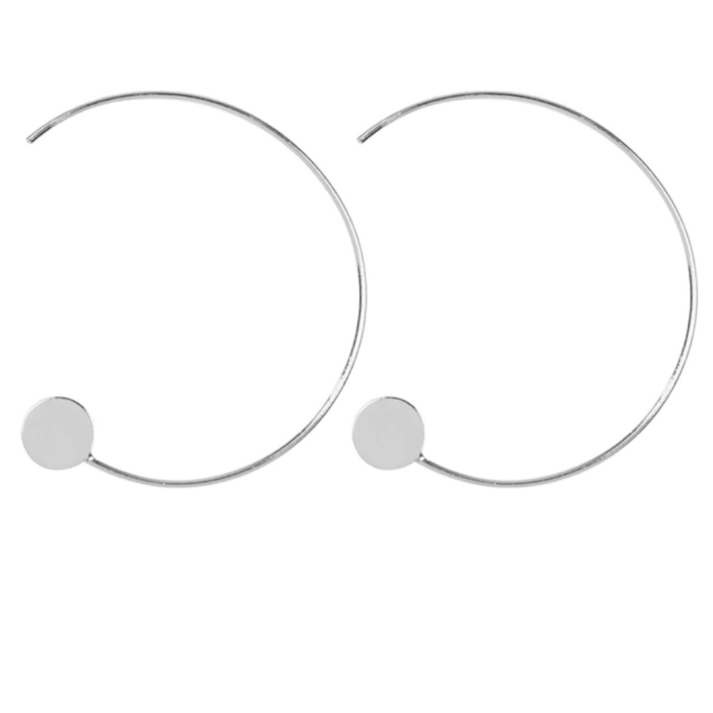 SILVER SILVER "C" HOOP DISC EARRINGS - 1.5 INCH WIRED